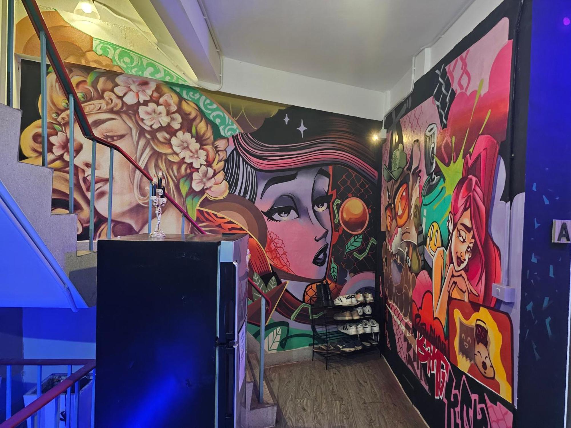 Urban Jungle Hostel Bangkok Esterno foto