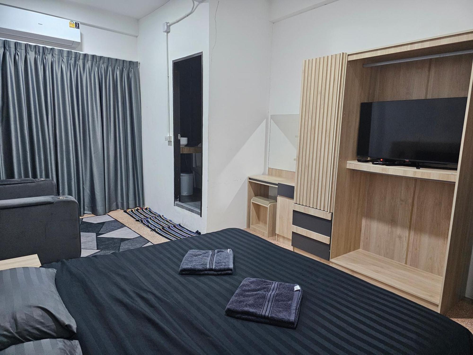 Urban Jungle Hostel Bangkok Esterno foto